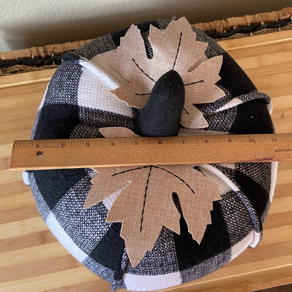 NEW 🖤 B&W Weighted Plaid Patterned Knit Farmhouse Decor Pumpkin - Picture 8 of 9